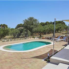 4 bedroom villa with pool, Castellammare del Golfo, sleeps 8-9